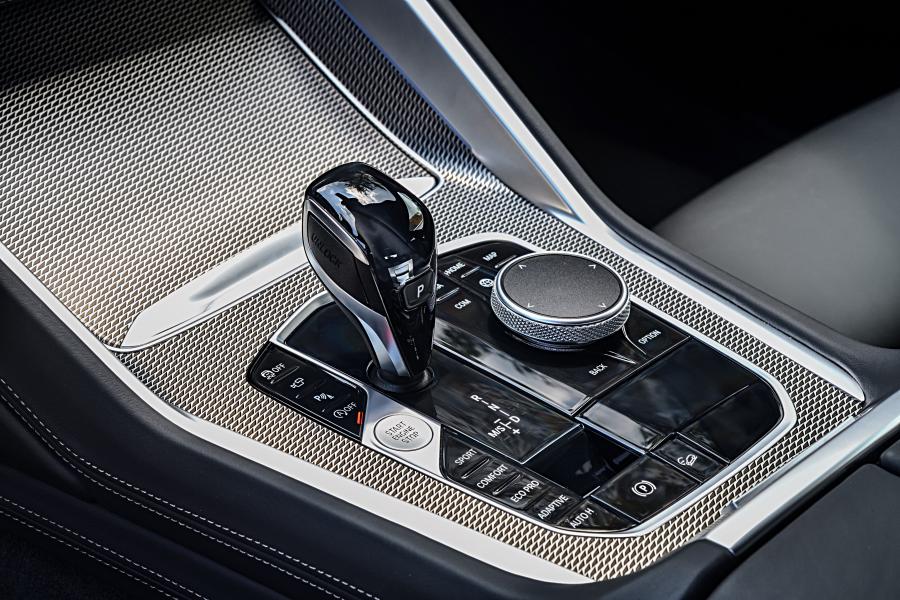 Детали интерьера BMW X6 xDrive30d M Sport (G06) 2019 года  (WW) (фото 30 из 38)
